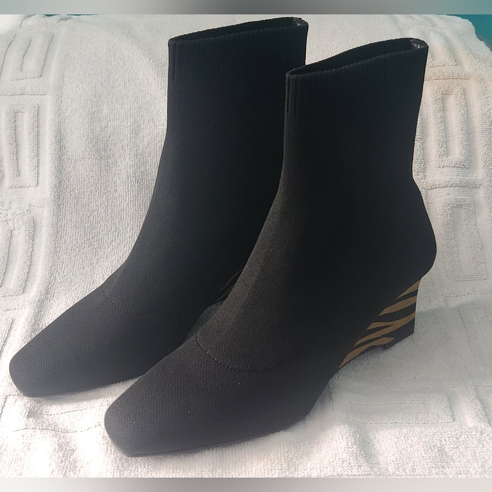 NEW Cosy Island Chic Women's Black w/Zebra Wedge Heel Pull On Ankle Boots Size 6 - Picture 2 of 11